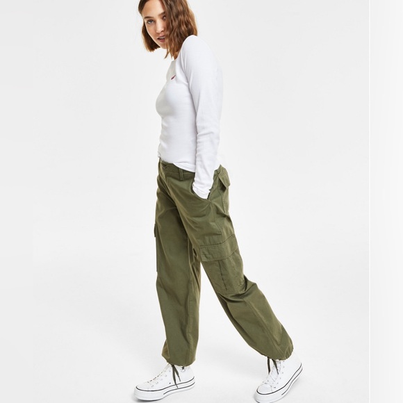 Levi's Pants - New without tags Levi’s ‘94 BAGGY CARGO PANTS sz 27x30 in Olive